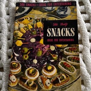 Vintage 1952,Cookbook soft cover. 500 Snacks' for entertaining. 1 lil tear. GUC